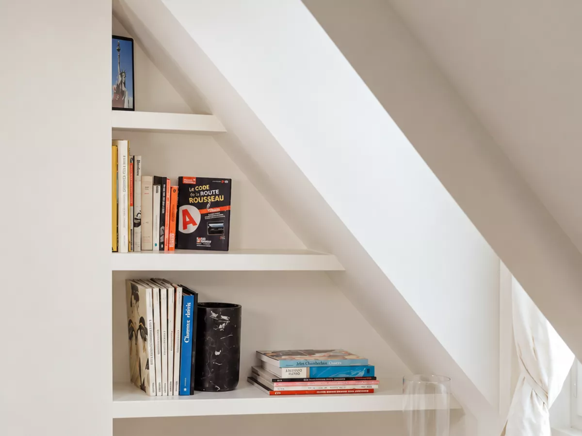 Agencement sur mesure d&rsquo;un salon&nbsp;: armoire toute hauteur et meuble TV attenant